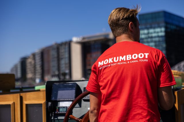 Mokumboot Tugboat near the Magere Brug